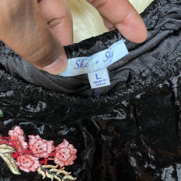 She+Sky Velour off the shoulder embroidered floral dress sz Large - Picture 2 of 6